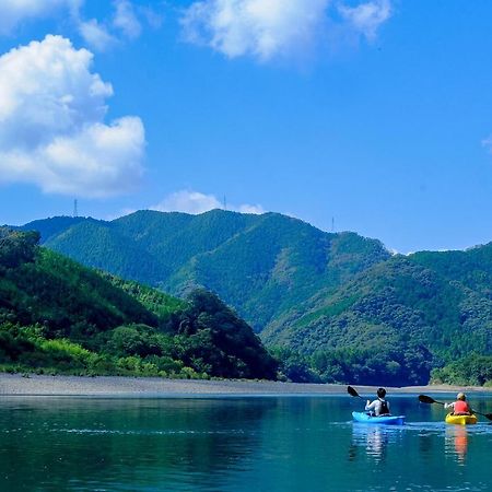 四万十川まで歩いて行ける 一棟まるっと貸し切りの宿 Gu ชิมันโตะ ภายนอก รูปภาพ