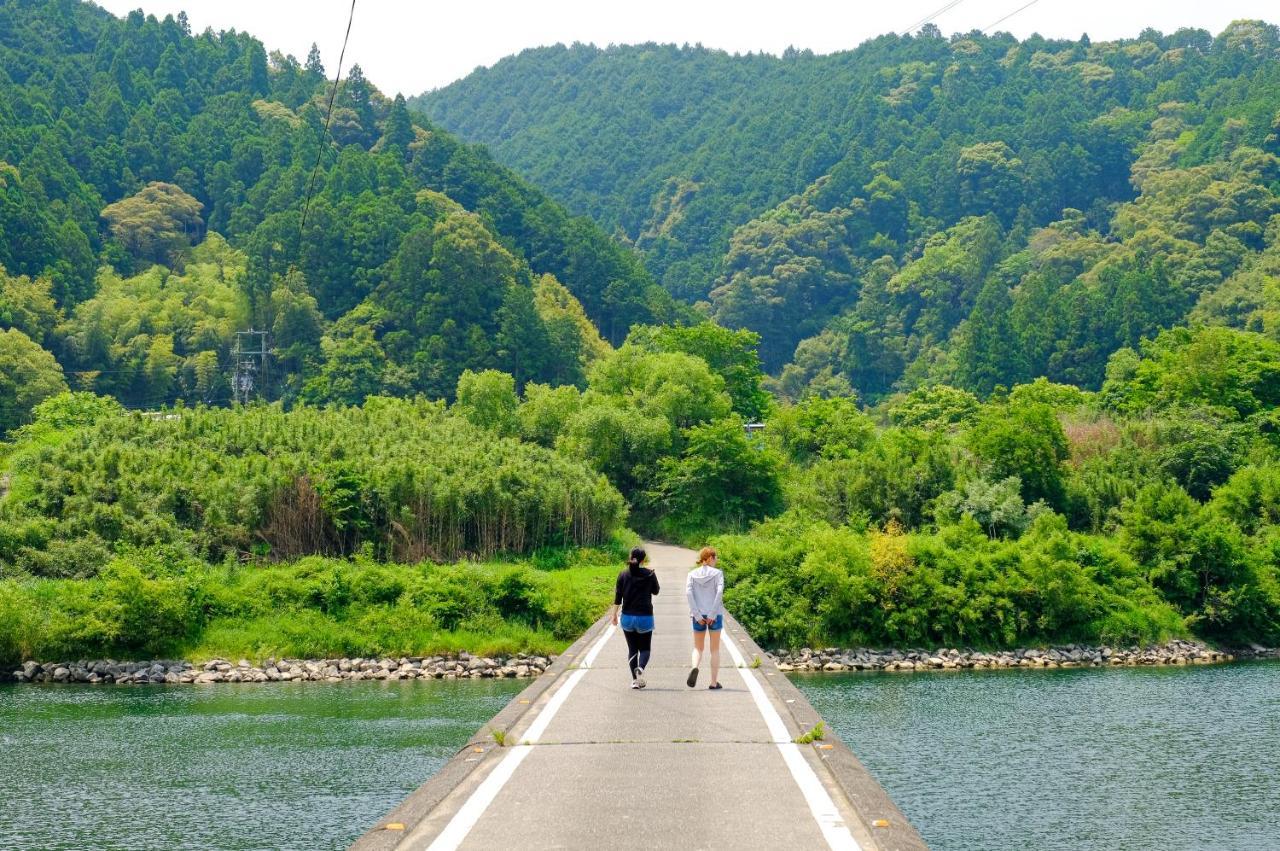 四万十川まで歩いて行ける 一棟まるっと貸し切りの宿 Gu ชิมันโตะ ภายนอก รูปภาพ